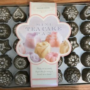Williams Sonoma Mini Tea Cake Pan